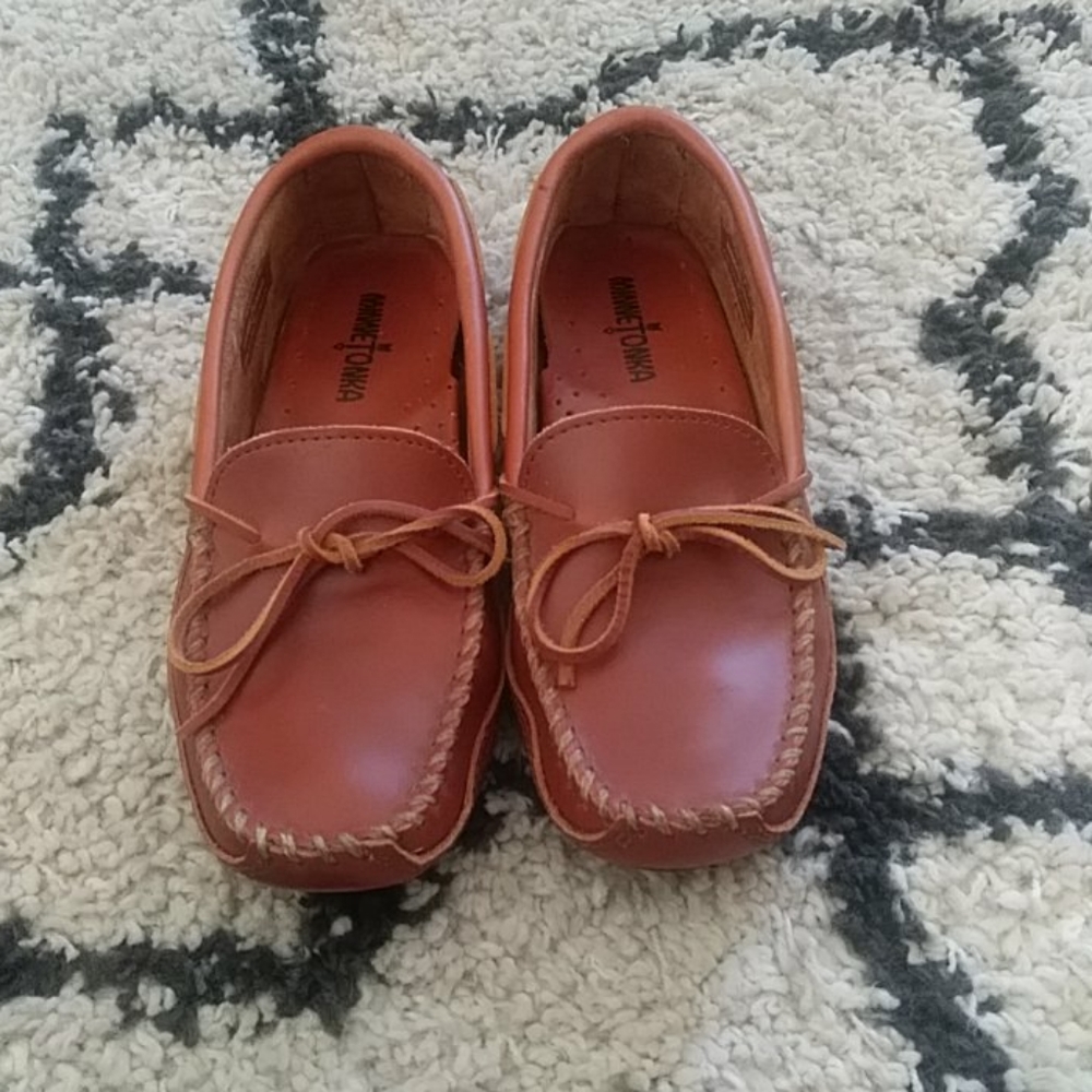 SOLD🛑 MINNETONKA LEATHER MOCCASINS - Picture 2 of 8